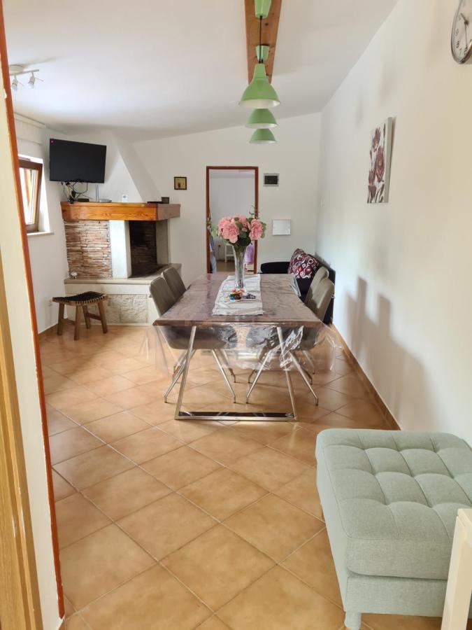 Volmefamily Appartement Pula Buitenkant foto